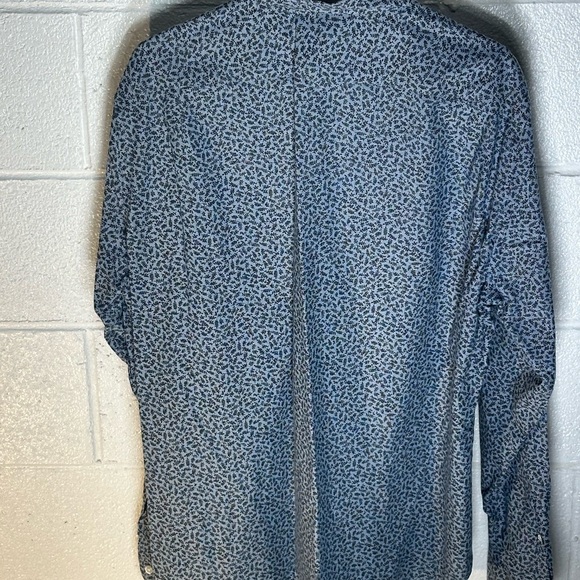 J.Crew Slim Fit Button-Up Shirt - Size XL
Add a touch of charm to your wardrobe - Picture 4 of 5